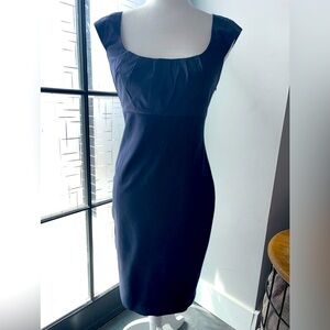 Elie Tahari Elegant Navy Blue Sheath Midi‎ Dress Sleeveless Scoop Neck Size 4